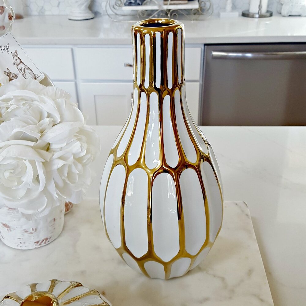EXQUISITE Gold EMBELLISHED Fluted VASE